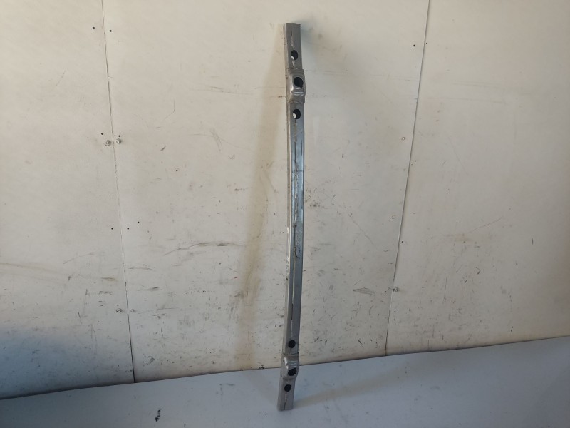 Recambio de refuerzo paragolpes delantero para toyota avensis t22 referencia OEM IAM 5202105030  