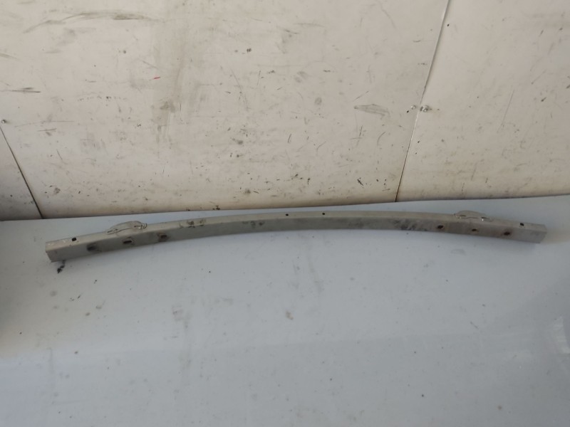 Recambio de refuerzo paragolpes delantero para toyota avensis t22 referencia OEM IAM 5202105030  