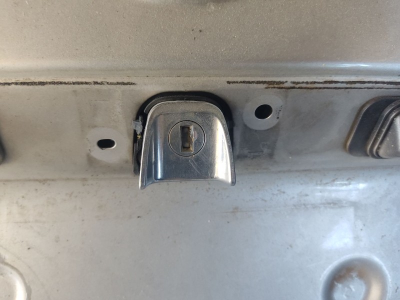 Recambio de bombin porton trasero para toyota avensis t22 referencia OEM IAM   