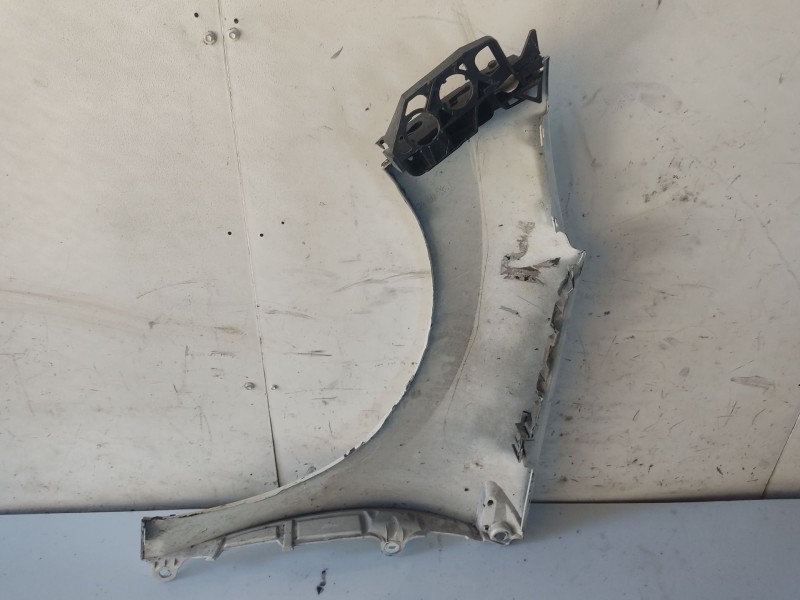 Recambio de aleta delantera derecha para peugeot 308 1.6 hdi fap referencia OEM IAM 841Y17  