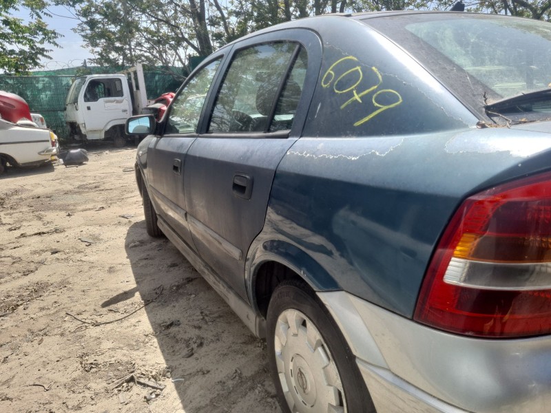 opel astra g sedán (t98) del año 2001