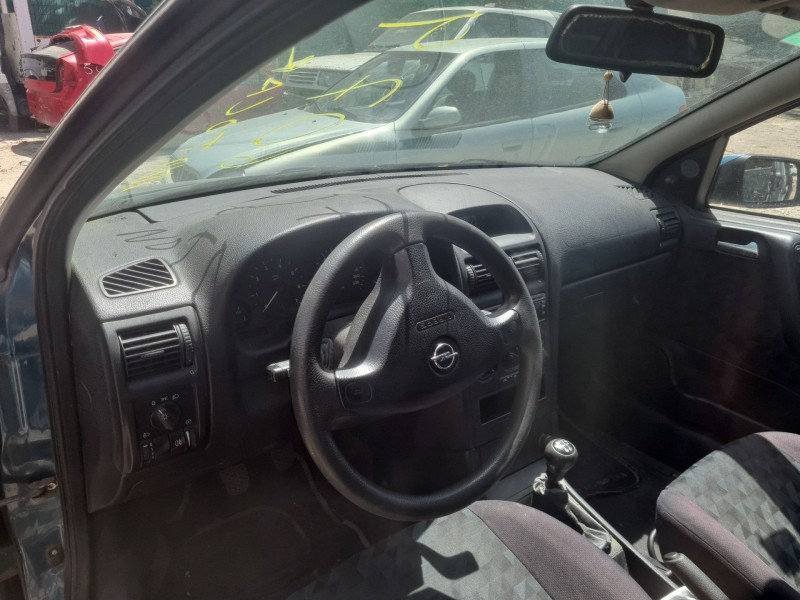 opel astra g sedán (t98) del año 2001