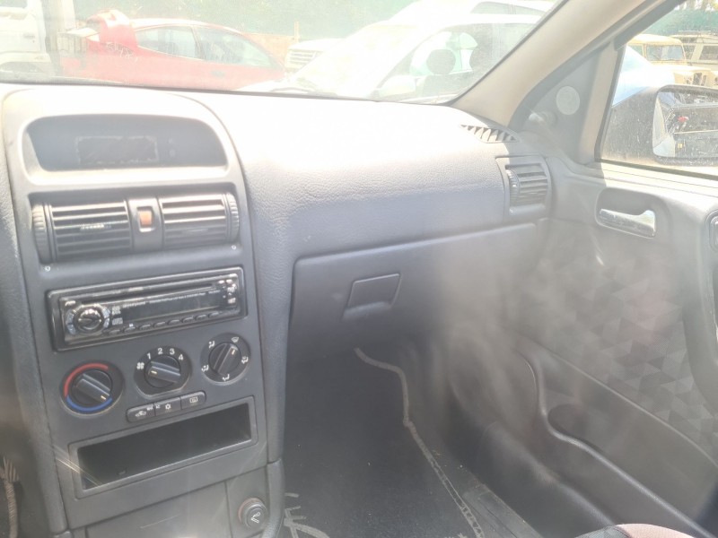 opel astra g sedán (t98) del año 2001