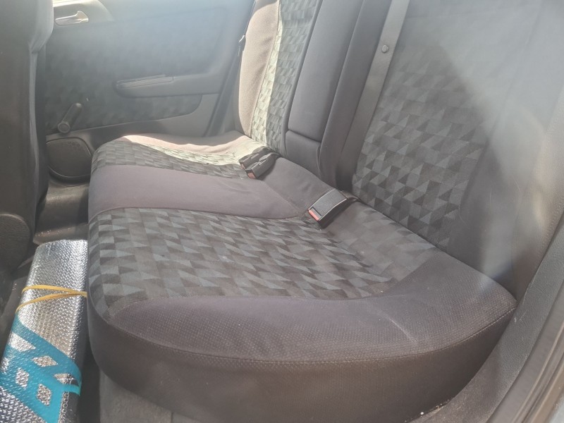 opel astra g sedán (t98) del año 2001