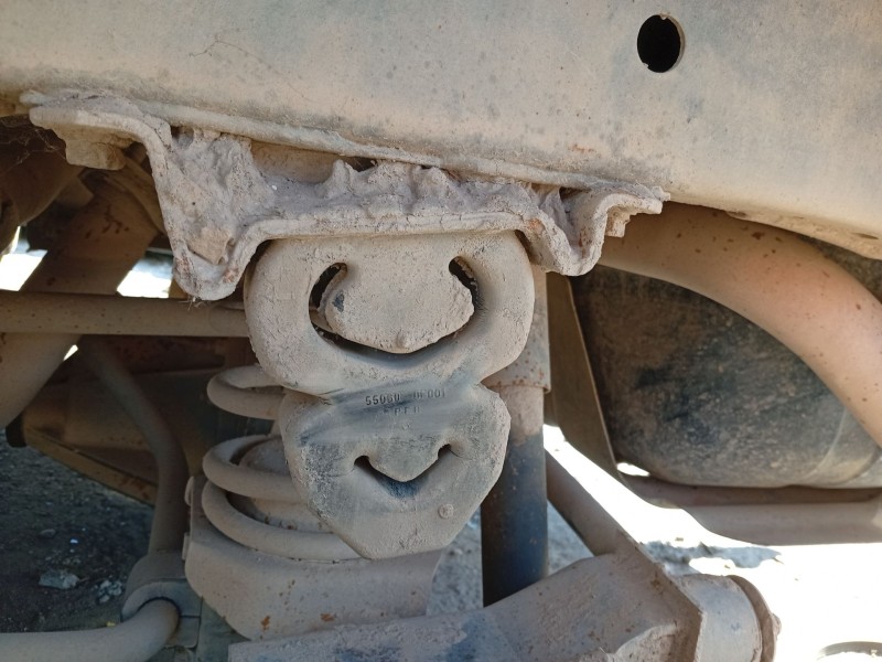 Recambio de soporte para nissan terrano ii (r20) 2.7 td 4wd referencia OEM IAM 550600F001  