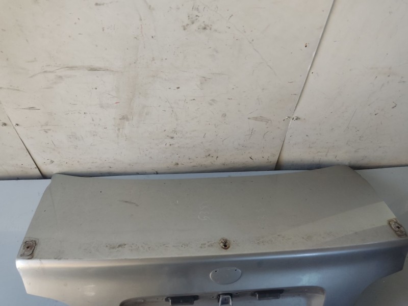 Recambio de porton trasero para toyota avensis t22 referencia OEM IAM 6440105060  