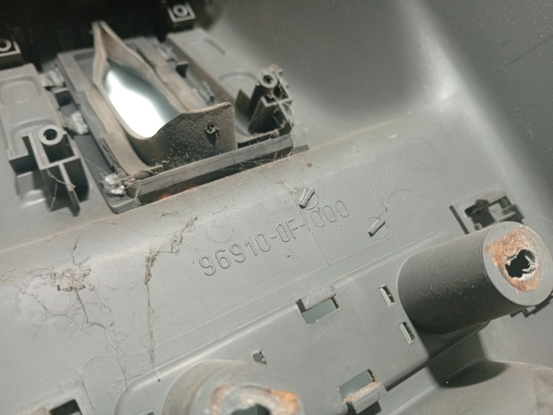 Recambio de consola central para nissan terrano ii (r20) 2.7 td 4wd referencia OEM IAM 969100F000  