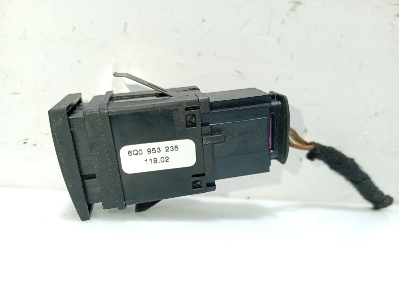 Recambio de warning para volkswagen polo iv (9n_, 9a_) 1.2 referencia OEM IAM 6Q0953235  