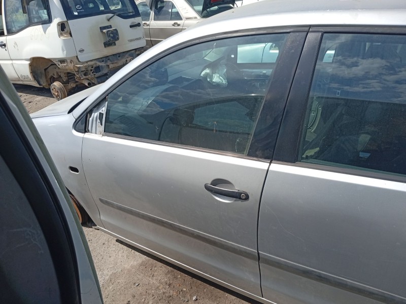 Recambio de puerta delantera izquierda para volkswagen polo iv (9n_, 9a_) 1.2 referencia OEM IAM 6Q4831055P  