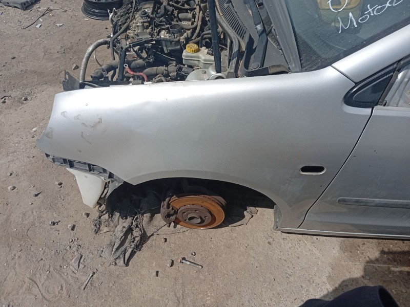 Recambio de aleta delantera izquierda para volkswagen polo iv (9n_, 9a_) 1.2 referencia OEM IAM 6Q0821105C  