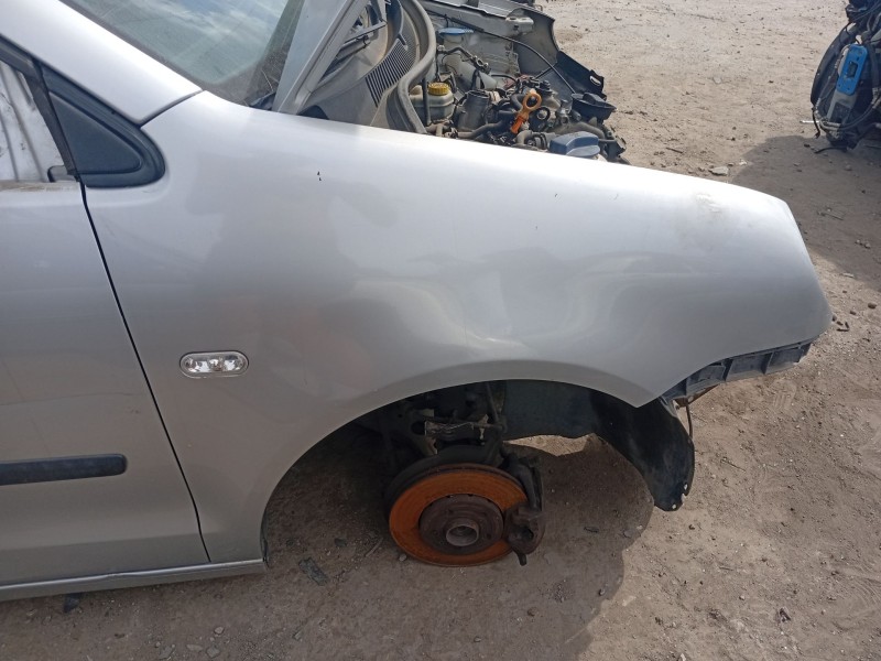 Recambio de aleta delantera derecha para volkswagen polo iv (9n_, 9a_) 1.2 referencia OEM IAM 6Q0821106C  