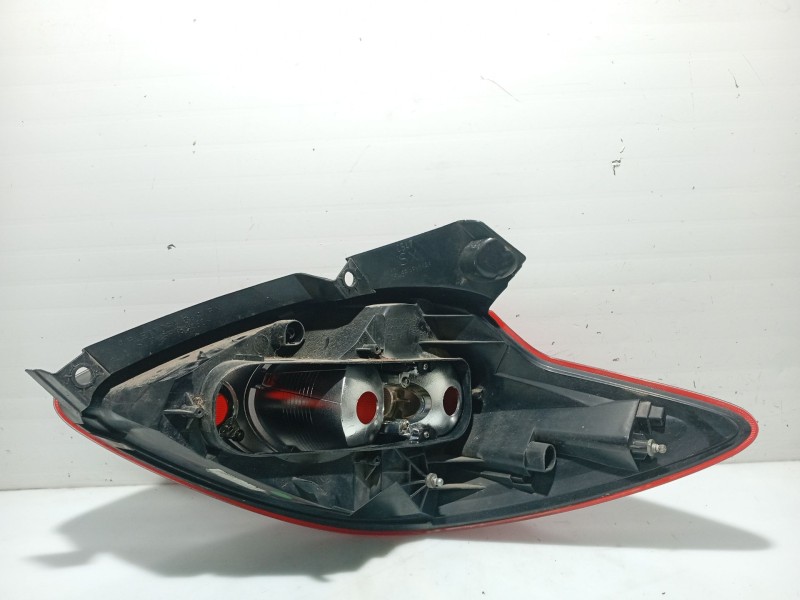 Recambio de piloto trasero izquierdo para ford ka (ru8) 1.3 tdci referencia OEM IAM 1579396  