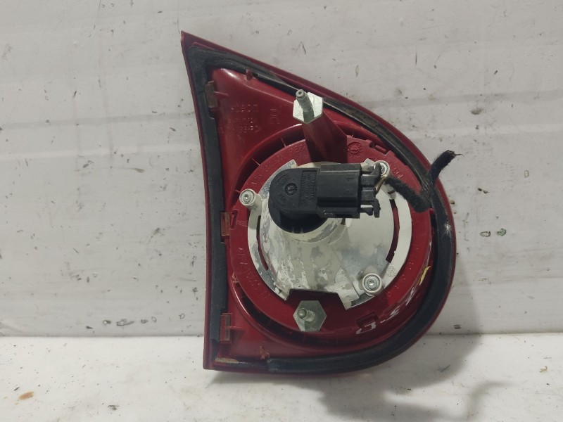 Recambio de piloto trasero derecho interior para volkswagen golf v berlina (1k1) referencia OEM IAM 1K6945094E  