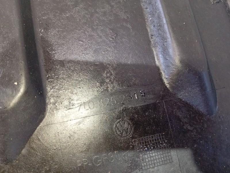 Recambio de cubrecarter para volkswagen touareg (7la, 7l6, 7l7) 2.5 r5 tdi referencia OEM IAM 7L0825231S  