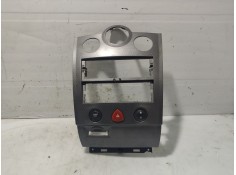 Recambio de moldura para renault megane ii sedán (lm0/1_) 1.6 16v (lm1r, lm0c) referencia OEM IAM   