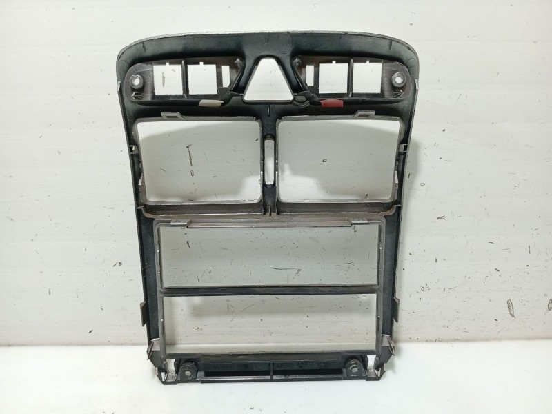 Recambio de moldura para peugeot 307 (3a/c) 1.6 hdi referencia OEM IAM 9634505077  