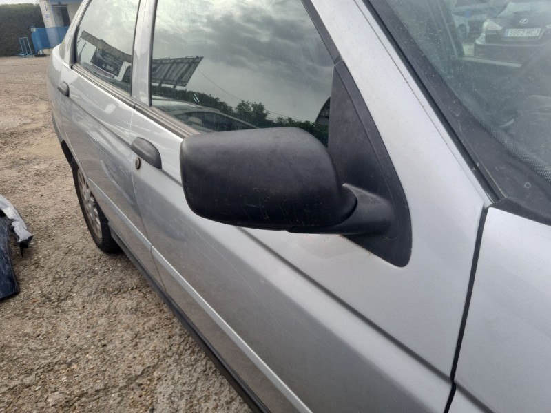 alfa romeo 146 (930_) del año 2015