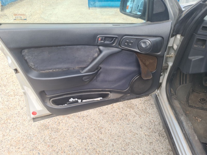 alfa romeo 146 (930_) del año 2015