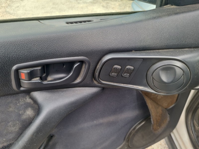 alfa romeo 146 (930_) del año 2015