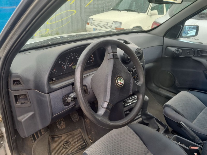alfa romeo 146 (930_) del año 2015
