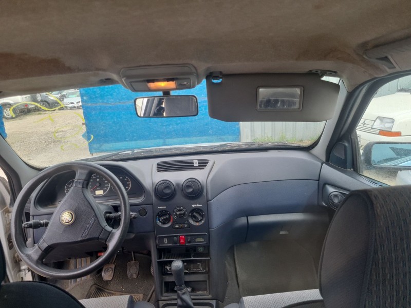 alfa romeo 146 (930_) del año 2015