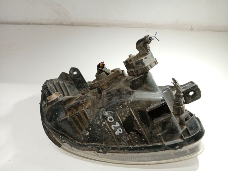 Recambio de faro izquierdo para hyundai accent ii (lc) 1.5 crdi referencia OEM IAM 9211025020  
