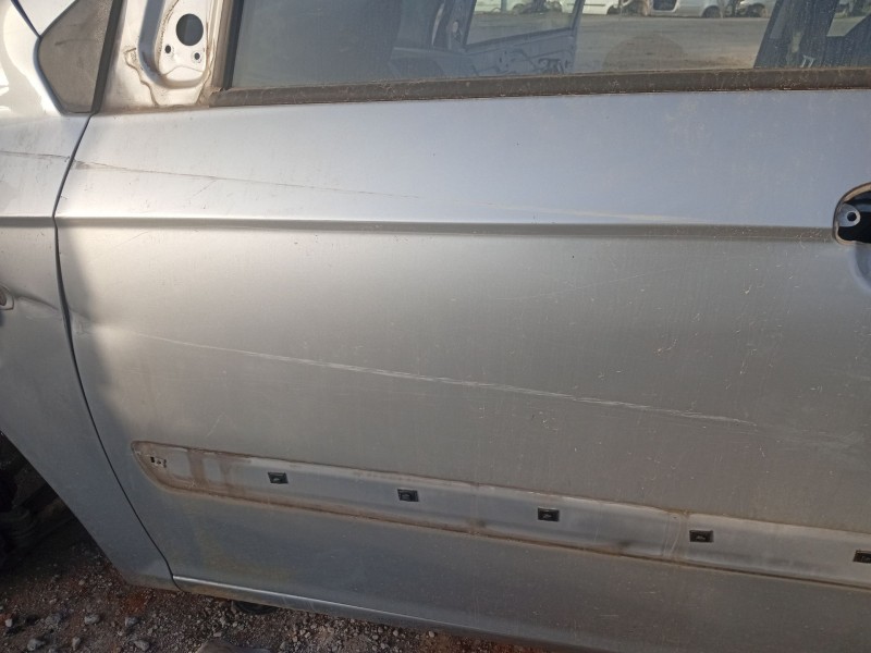 Recambio de puerta delantera izquierda para hyundai getz (tb) 1.1 referencia OEM IAM 760031C020  