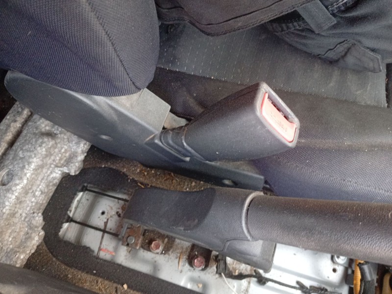 Recambio de anclaje cinturon delantero izquierdo para hyundai getz (tb) 1.1 referencia OEM IAM 888301C300  