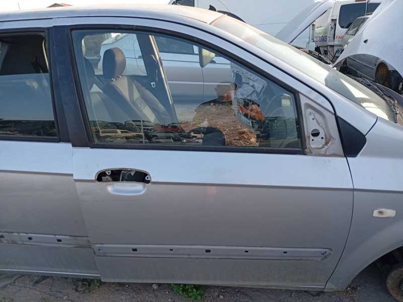Recambio de puerta delantera derecha para hyundai getz (tb) 1.1 referencia OEM IAM 760041C020  