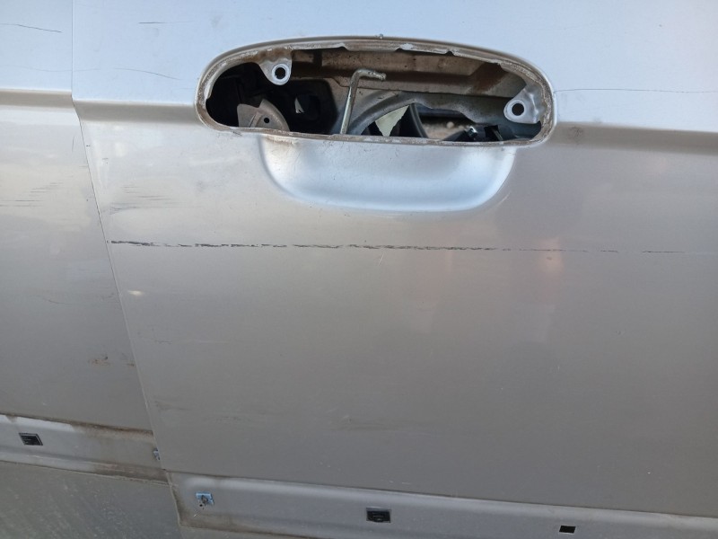 Recambio de puerta delantera derecha para hyundai getz (tb) 1.1 referencia OEM IAM 760041C020  