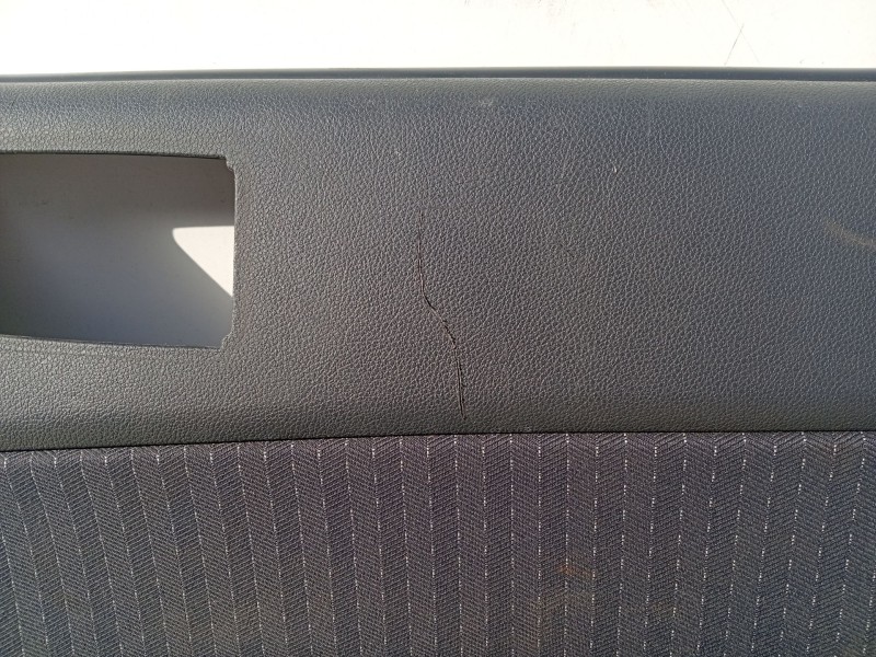 Recambio de guarnecido puerta delantera derecha para hyundai getz (tb) 1.1 referencia OEM IAM 823041C0605S  