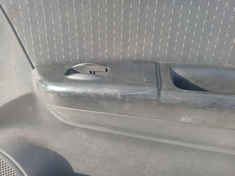 Recambio de guarnecido puerta delantera derecha para hyundai getz (tb) 1.1 referencia OEM IAM 823041C0605S  