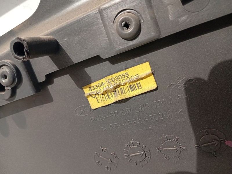 Recambio de guarnecido puerta trasera derecha para hyundai getz (tb) 1.1 referencia OEM IAM 833041C0305S  