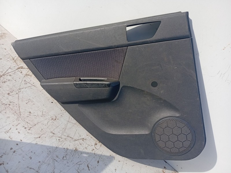 Recambio de guarnecido puerta trasera izquierda para hyundai getz (tb) 1.1 referencia OEM IAM 83303C0305S  