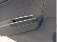 Recambio de guarnecido puerta trasera izquierda para hyundai getz (tb) 1.1 referencia OEM IAM 83303C0305S   2