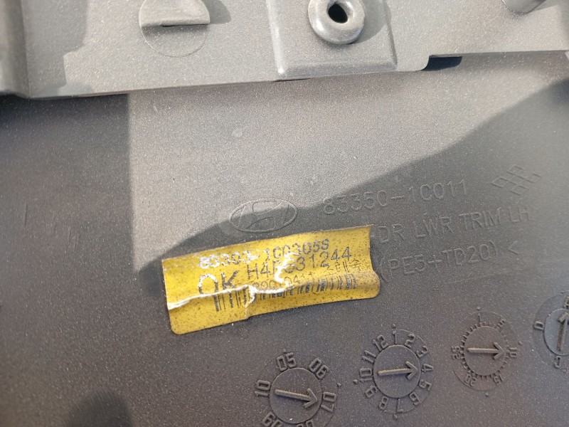 Recambio de guarnecido puerta trasera izquierda para hyundai getz (tb) 1.1 referencia OEM IAM 83303C0305S  