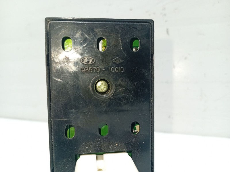 Recambio de mando elevalunas delantero izquierdo para hyundai getz (tb) 1.1 referencia OEM IAM 935701C010  