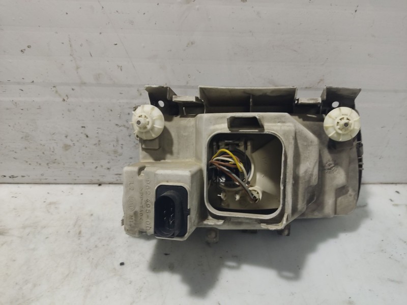 Recambio de faro izquierdo para volkswagen polo iii (6n1) 60 1.4 referencia OEM IAM 6N1941015A  