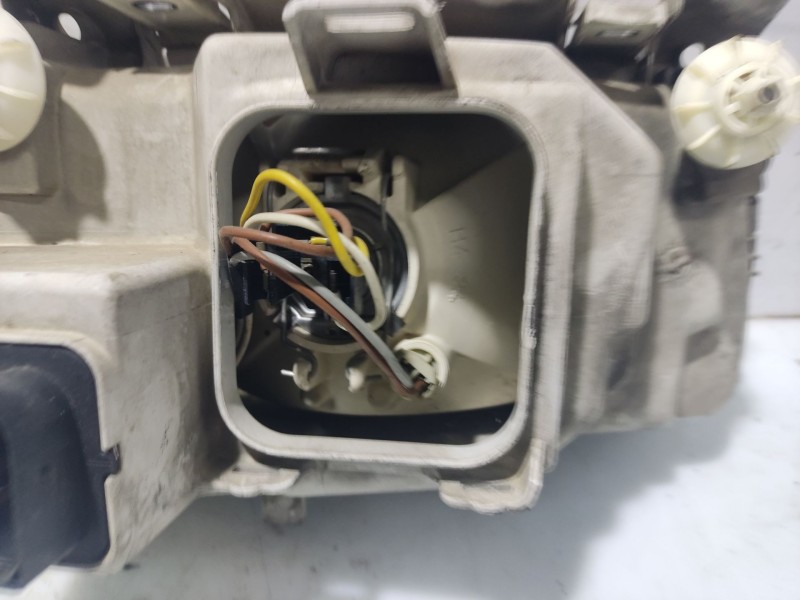 Recambio de faro izquierdo para volkswagen polo iii (6n1) 60 1.4 referencia OEM IAM 6N1941015A  