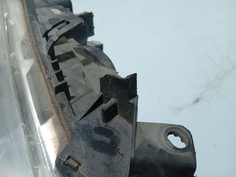 Recambio de faro derecho para peugeot 307 sw (3h) 1.6 hdi 90 referencia OEM IAM 620686  