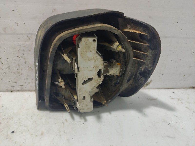 Recambio de piloto trasero izquierdo para volkswagen polo iii (6n1) 60 1.4 referencia OEM IAM 6N0945257  