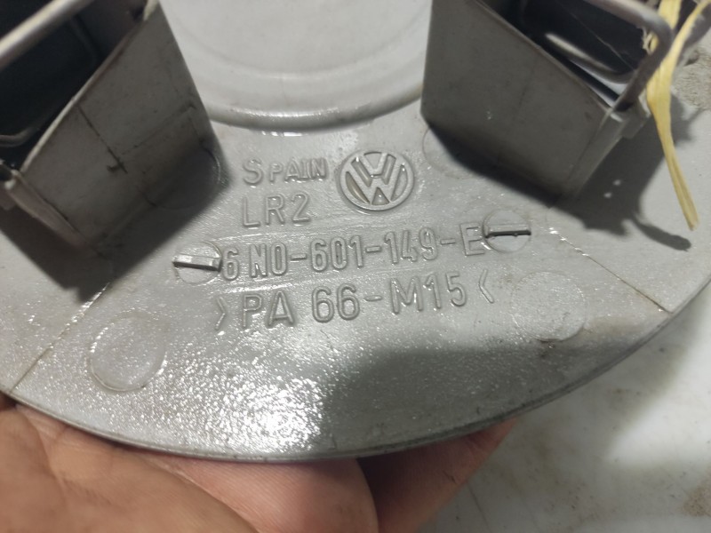 Recambio de tapacubos para volkswagen polo iii (6n1) 60 1.4 referencia OEM IAM 6N0601140  