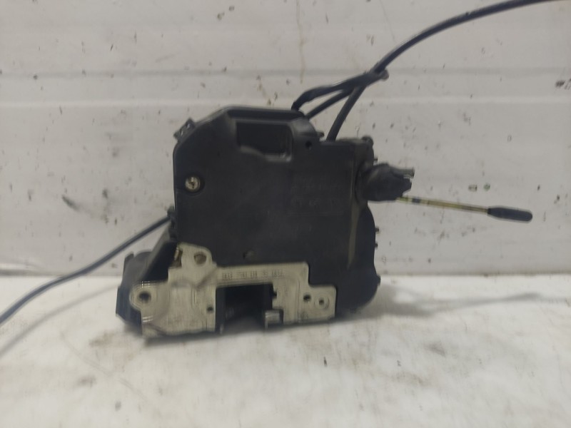 Recambio de cerradura puerta delantera derecha para mercedes-benz clase c (w203) berlina referencia OEM IAM A2037200435  