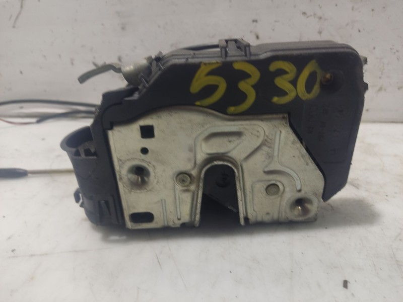 Recambio de cerradura puerta delantera derecha para mercedes-benz clase c (w203) berlina referencia OEM IAM A2037200435  