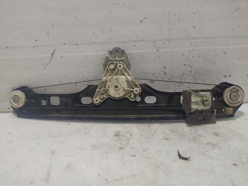 Recambio de elevalunas trasero derecho para mercedes-benz clase c (w203) berlina referencia OEM IAM A2037300446 A2038203042 