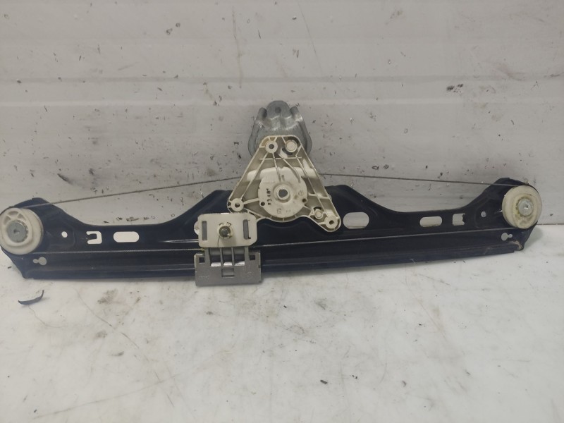 Recambio de elevalunas trasero izquierdo para mercedes-benz clase c (w203) berlina referencia OEM IAM A2037300346 A2038202942 