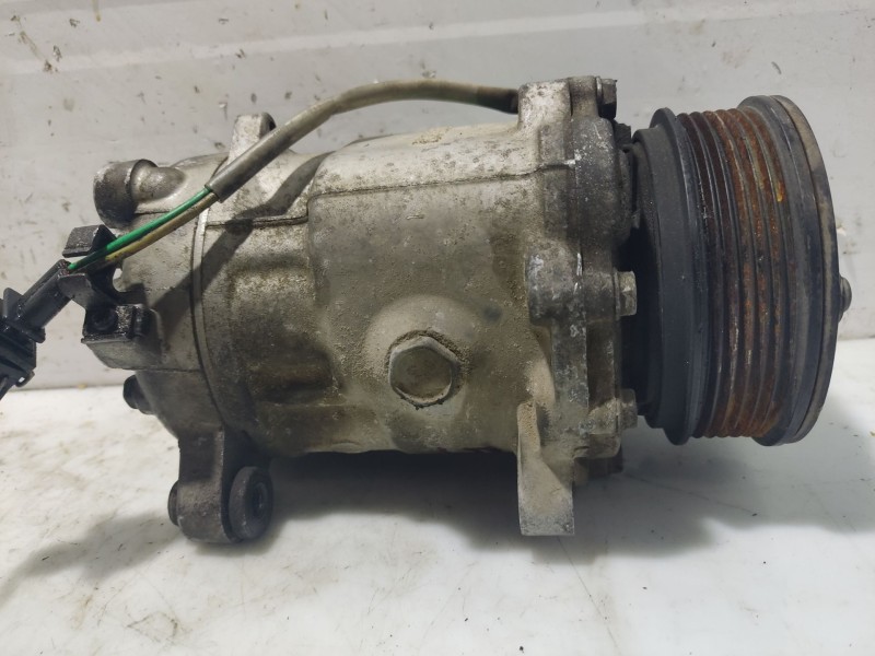 Recambio de compresor aire acondicionado para volkswagen polo berlina (6n2) trendline referencia OEM IAM 6n0820803b  