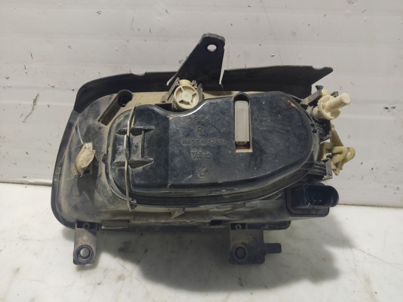 Recambio de faro derecho para volkswagen polo berlina (6n2) trendline referencia OEM IAM 6N1941018AA  