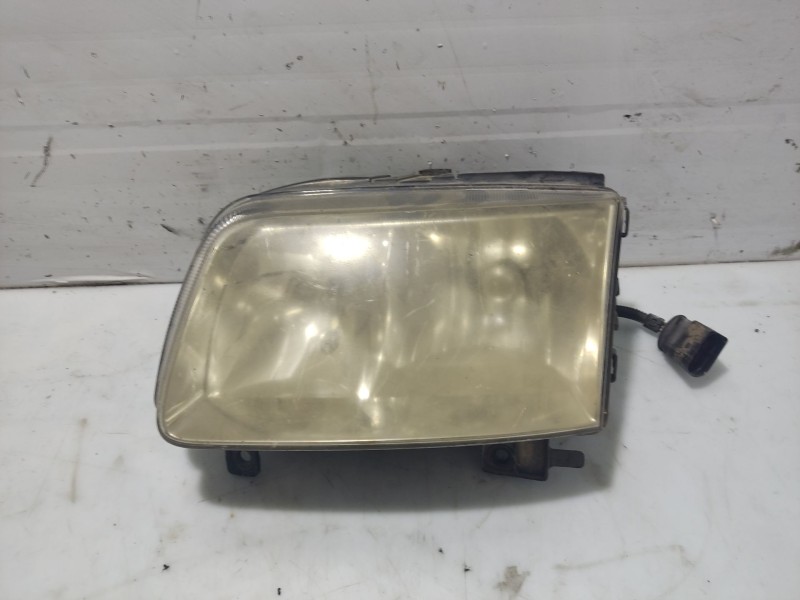 Recambio de faro izquierdo para volkswagen polo berlina (6n2) trendline referencia OEM IAM 6N1941017AA  