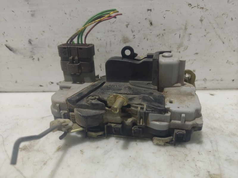 Recambio de cerradura puerta trasera derecha para citroën xsara picasso referencia OEM IAM 913894  